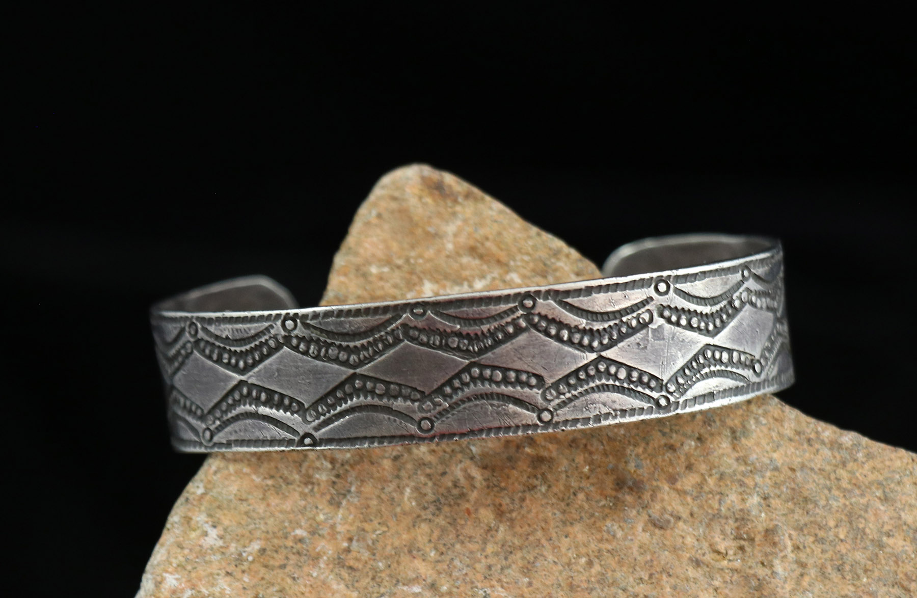 小物 SILVER SMITH FIN Thin Silver Stamped Ingot Cuff | Legacy Gallery Inc.